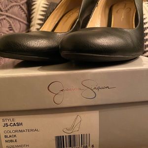 New never worn Jessica Simpson black wedge size 8m
